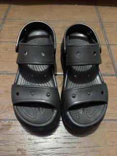 (Category: ) located in . Submitted by shopmycloset14 (Listing ID 1439007492, Image 1). Description: .