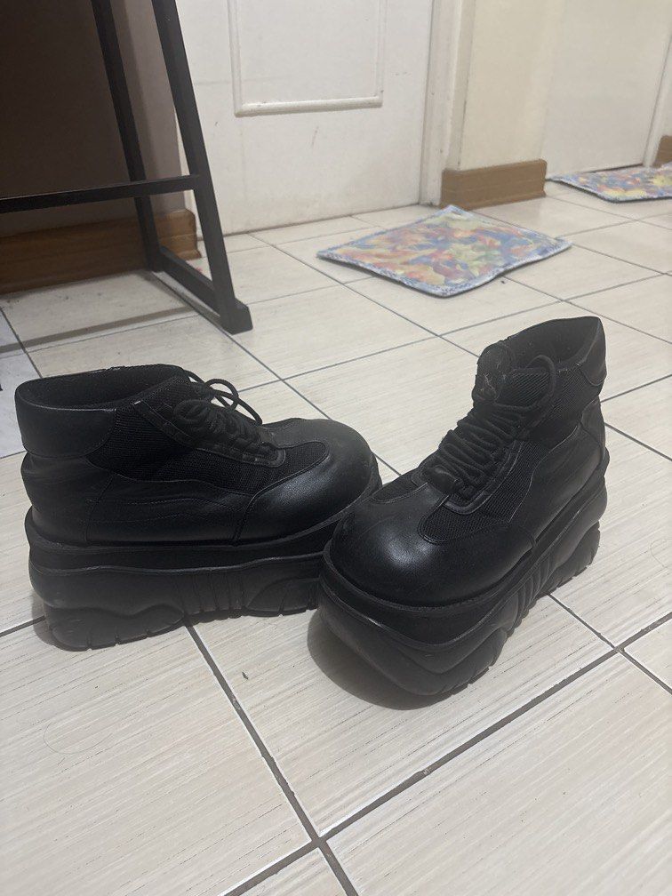 Demonias Boxer 1 (Category: Boots) located in Manila. Submitted by horseskeepgoing (Listing ID 1438945462, Image 2). Description: Open 2 offers Size 11 US .