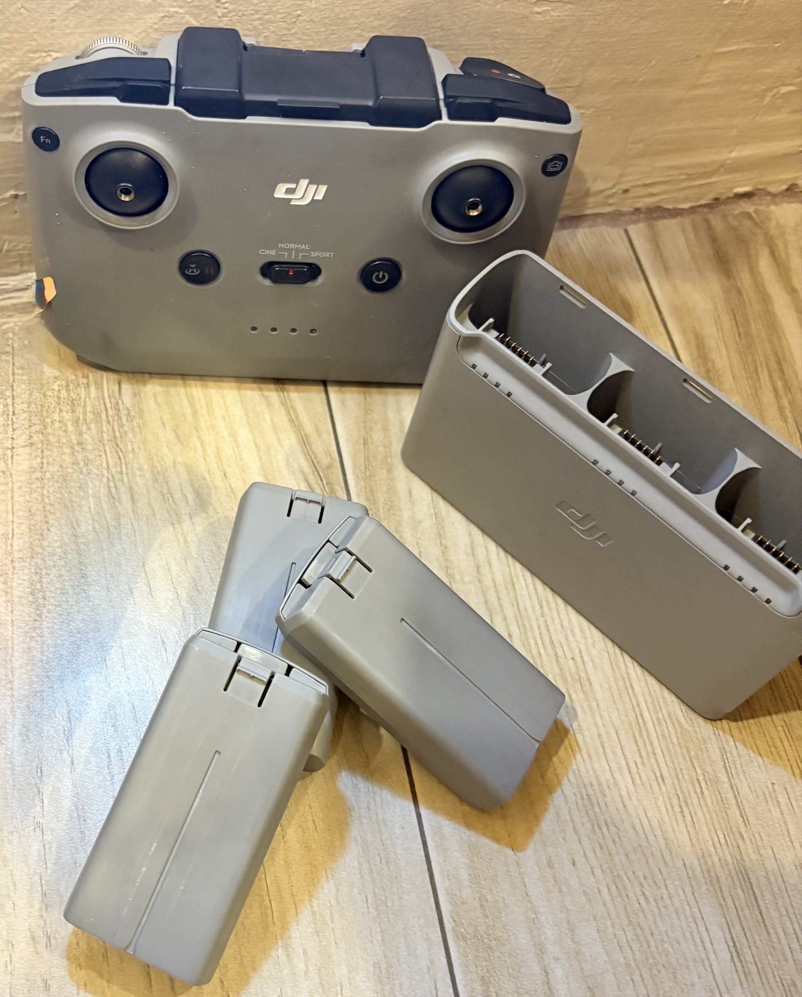 DJI MINI 4k Battery and Controller (Category: Drones) located in Manila. Submitted by maeconnn (Listing ID 1438994254, Image 1). Description: DJI mini 4k batteries/ battery hub/ controller 1 battery left- 1k (44 battery cycle) battery hub- 2500 controller- 3k Good condition pa lahat RFS: nasira yung aircraft kaya benta nalang mga accessories take all 6k nalang .