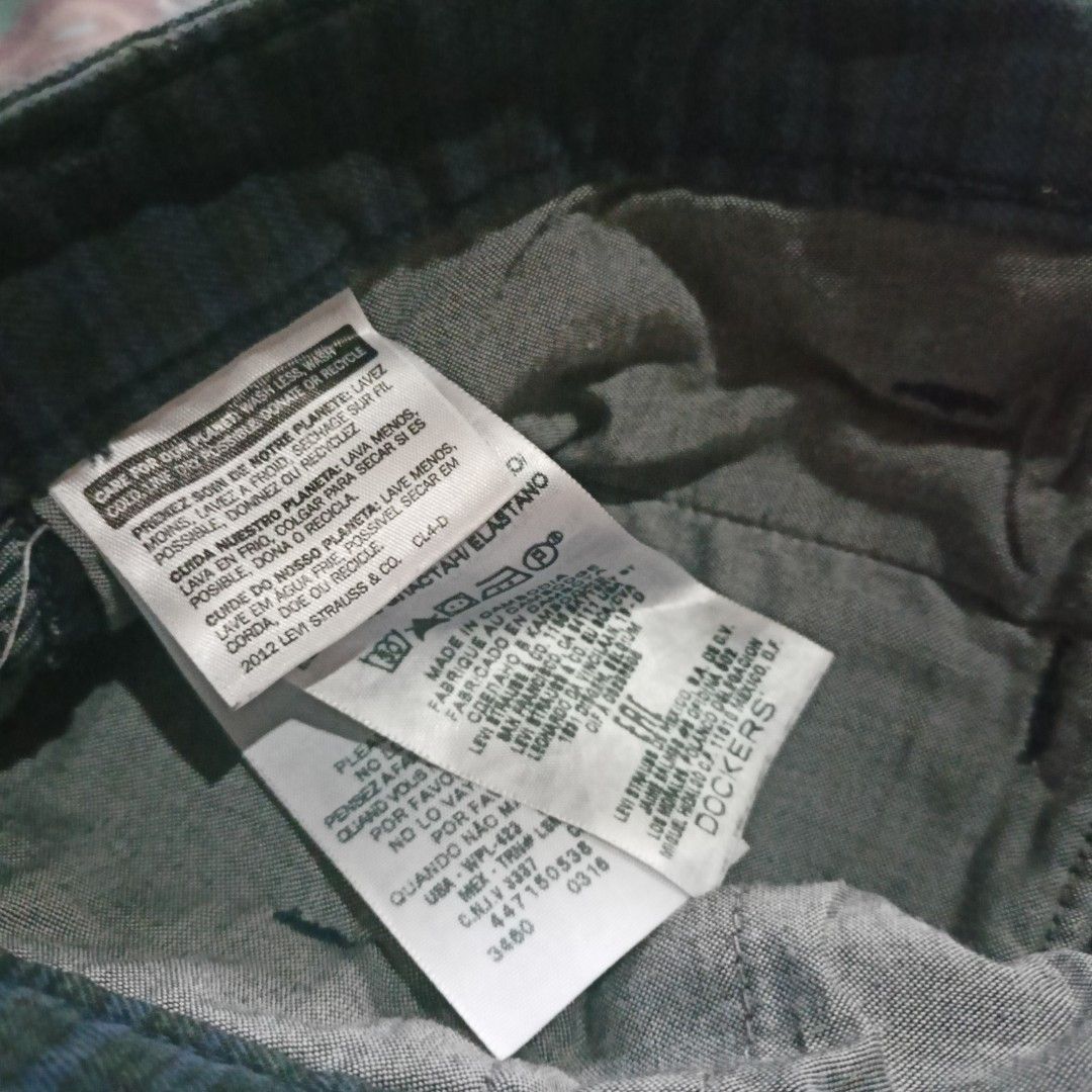 Dockers Pants (Category: Jeans) located in Cabanatuan. Submitted by flipmopickmo (Listing ID 1438893004, Image 3). Description: - Dimes: W-30/32 L-40.5 - Leg Opening: 7 - 9.5/10 or Better - No issues - No flaws - Color may vary due to lighting ✨⚡ - Message me for more information 📨📩.
