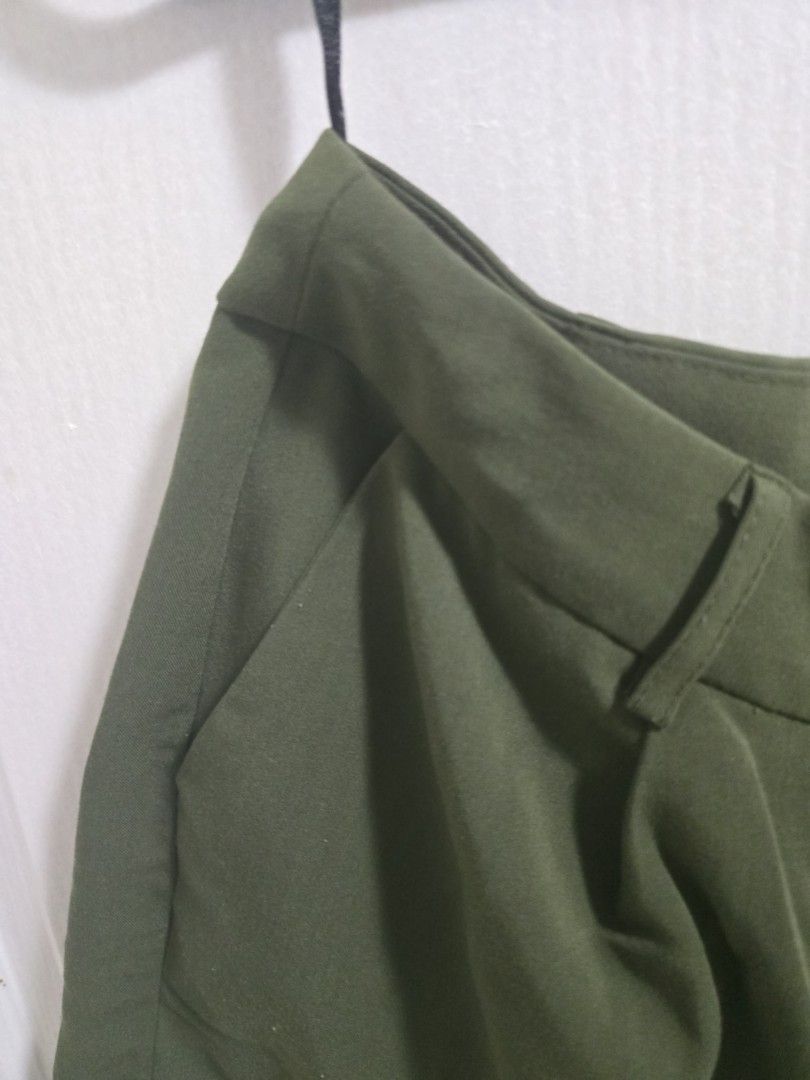 Dorothy Perkins Olive Green Shorts (Category: Shorts) located in Pasig City. Submitted by callmemaf (Listing ID 1438909976, Image 2). Description: - Dorothy Perkins olive green shorts - Size: US4, EURO36, UK8 - Tailored design - Comfortable fit - Classic style - Durable fabric - Suitable for various occasions.