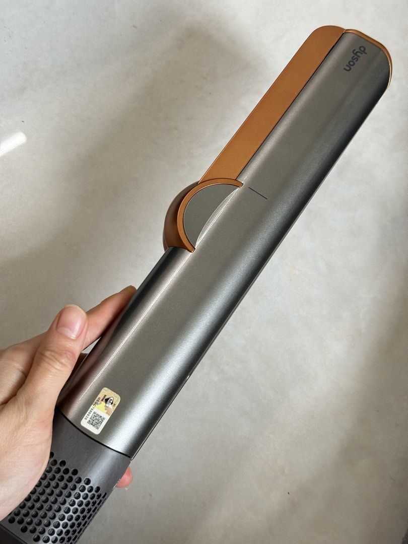 Dyson Airstrait （分類：健康及美容 - 頭髮護理）位於 Hong Kong。 由 umi.dutyfree 提交（商品編號 1438910676，圖片 3）。簡介： Bought from Dyson Hong Kong 80% new。