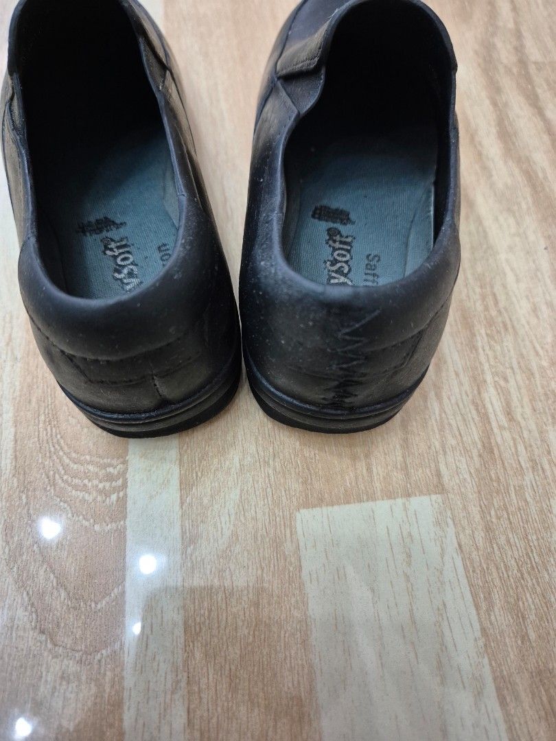 Easy Soft Black Slip-on Shoes (Category: Babies & Kids Fashion) located in Manila. Submitted by bajoyskie (Listing ID 1439031652, Image 3). Description: - Easy Soft black slip-on shoes - Rounded toe design - Features "easy soft" and "Saffron" branding on insole - Made of synthetic material - Designed for comfort and ease of wear - Perfect for everyday use.