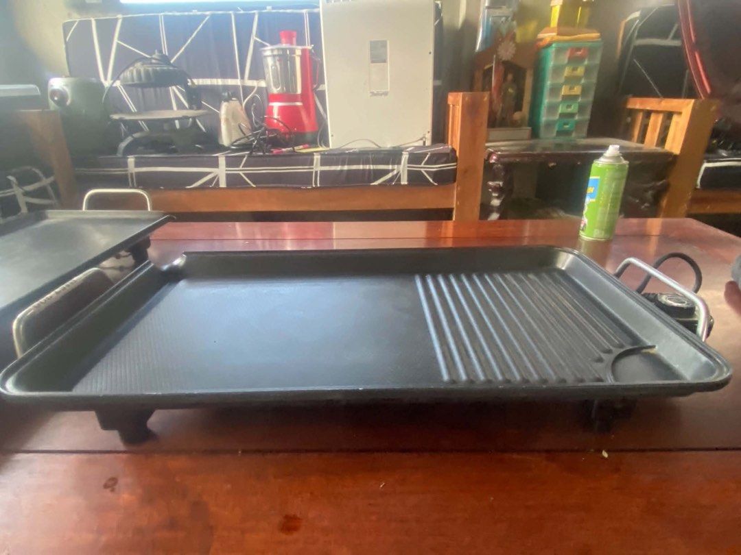 Electric Griddle with Adjustable Temperature (Category: BBQ, Grills & Hotpots) located in Apalit. Submitted by aclyd (Listing ID 1438995839, Image 2). Description: - Large cooking surface - Adjustable temperature control - Non-stick surface - Combination flat and ridged cooking areas - Portable with handles - Includes power cord - Perfect for various foods.