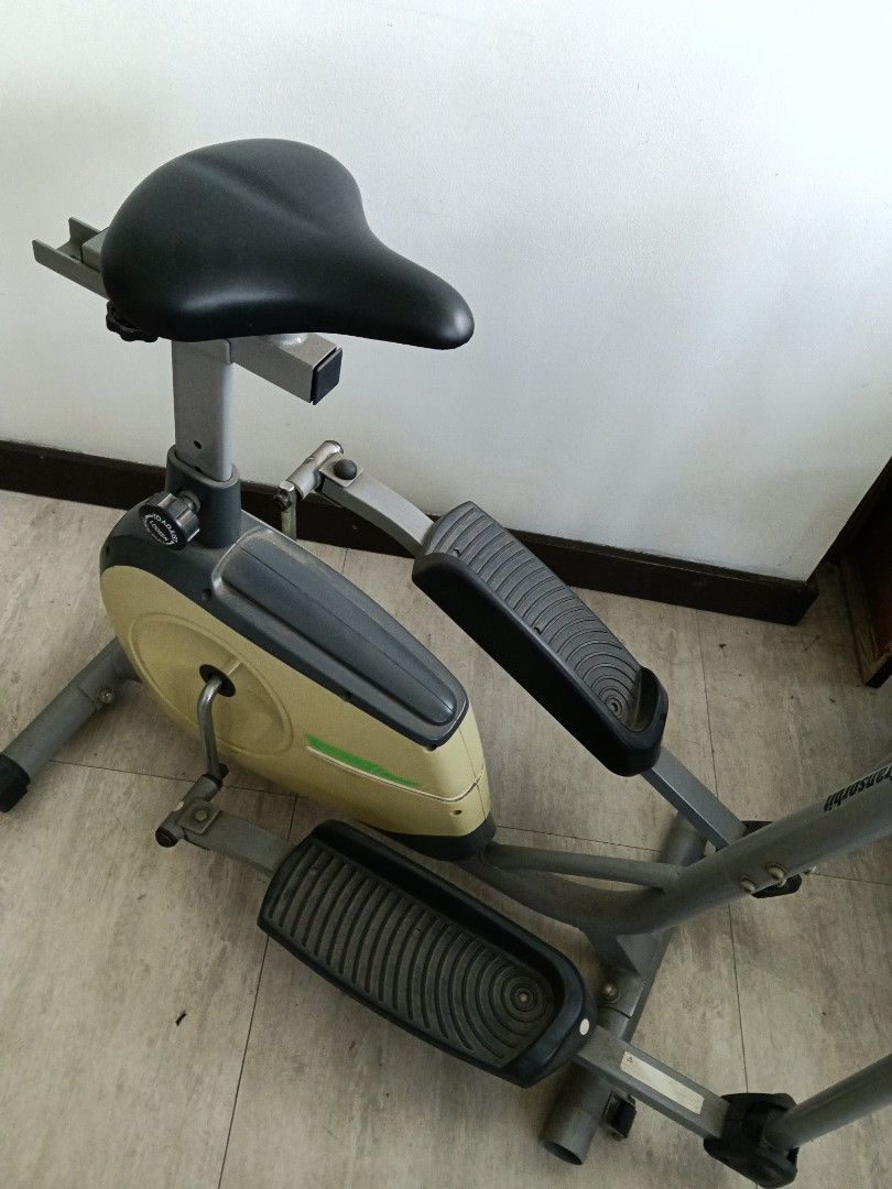 Elliptical Machine (Category: Other Sports Equipment and Supplies) located in Quezon City. Submitted by aplingaling (Listing ID 1438925222, Image 3). Description: Decluttering , never used..