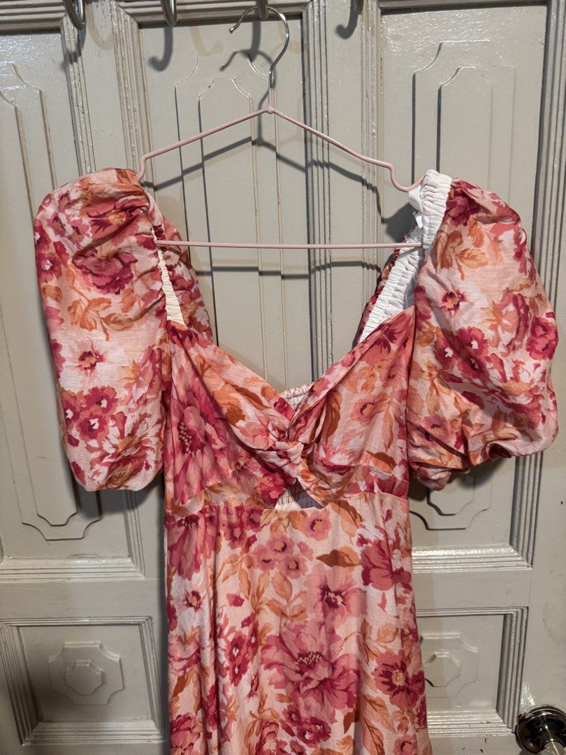 Ever New Floral Dress (Category: Dresses) located in Quezon City. Submitted by shoptillyoudrop777 (Listing ID 1439005916, Image 2). Description: - Ever New floral dress - Sweetheart neckline - Puff sleeves - Fitted bodice with a flowing skirt - Pink and orange floral pattern - Size: AUS 6, EUR 34, US 2 - Made in China.