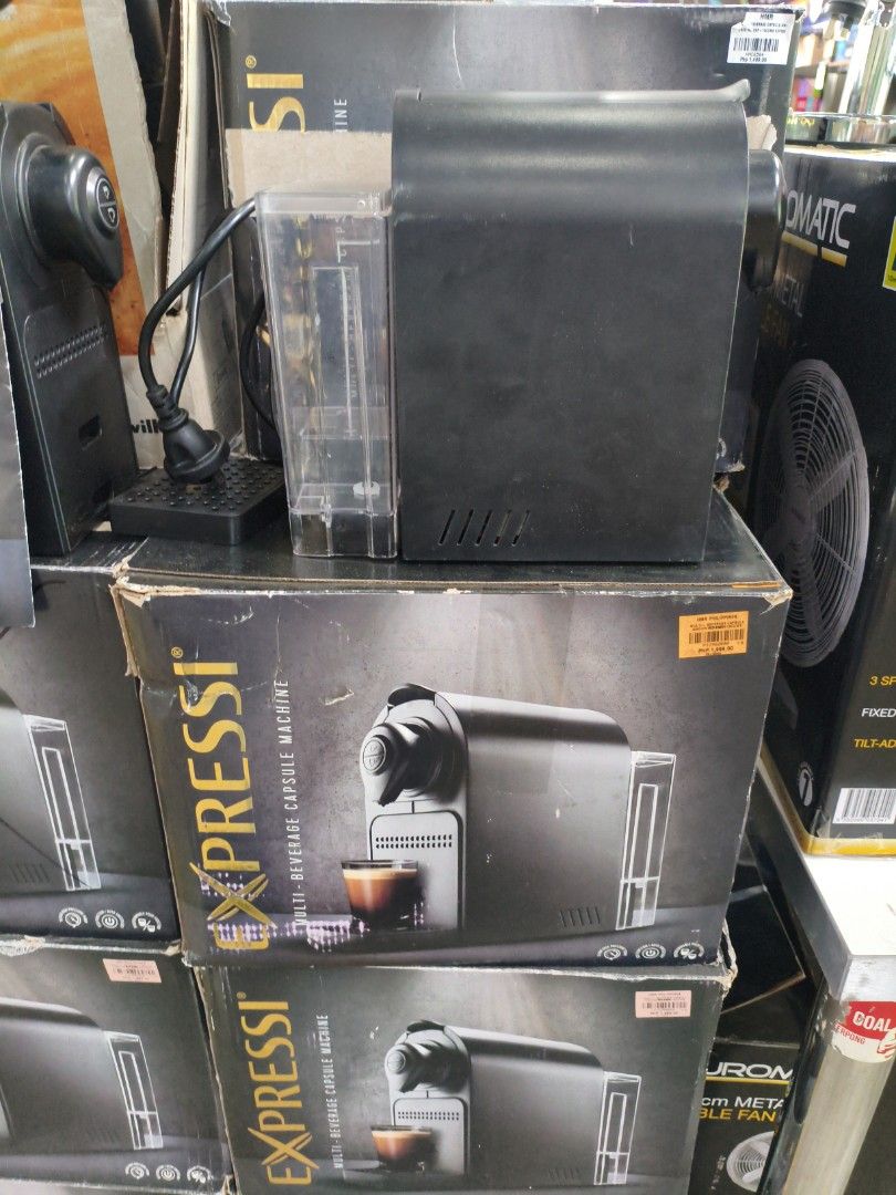 Expressi Despresso Capsule Coffee Machine (Category: Coffee Machines & Makers) located in Manila. Submitted by hmrgrace5. (Listing ID 1438895294, Image 1). Description: - Expressi Despresso capsule coffee machine - Black color - Includes original box - Features water reservoir and capsule insertion area - Comes with power cord - Easy to use and brews great coffee.