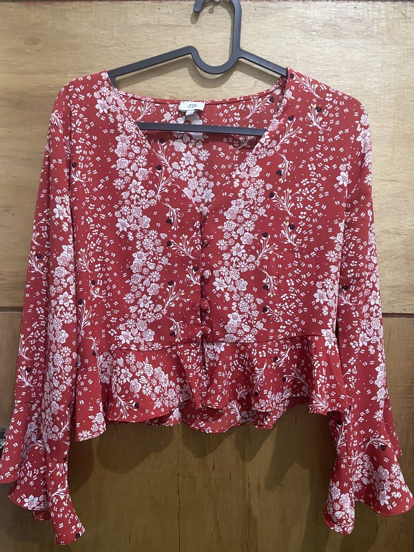 Floral Red Blouse with Flare Sleeves (Category: Blouses) located in Manila. Submitted by beatan13 (Listing ID 1439065614, Image 1). Description: - Red floral blouse - V-neckline - Long sleeves with flared cuffs - Peplum hem - Button-down front - Versatile for various occasions.