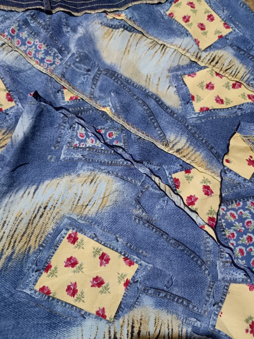 Floral y2k mesh skirt (Category: Skirts) located in Davao. Submitted by mln-boutique (Listing ID 1439001932, Image 3). Description: Floral y2k mesh skirt Size - 27-28 length - 28 Good condition Mesh Mine - 370 🫶.