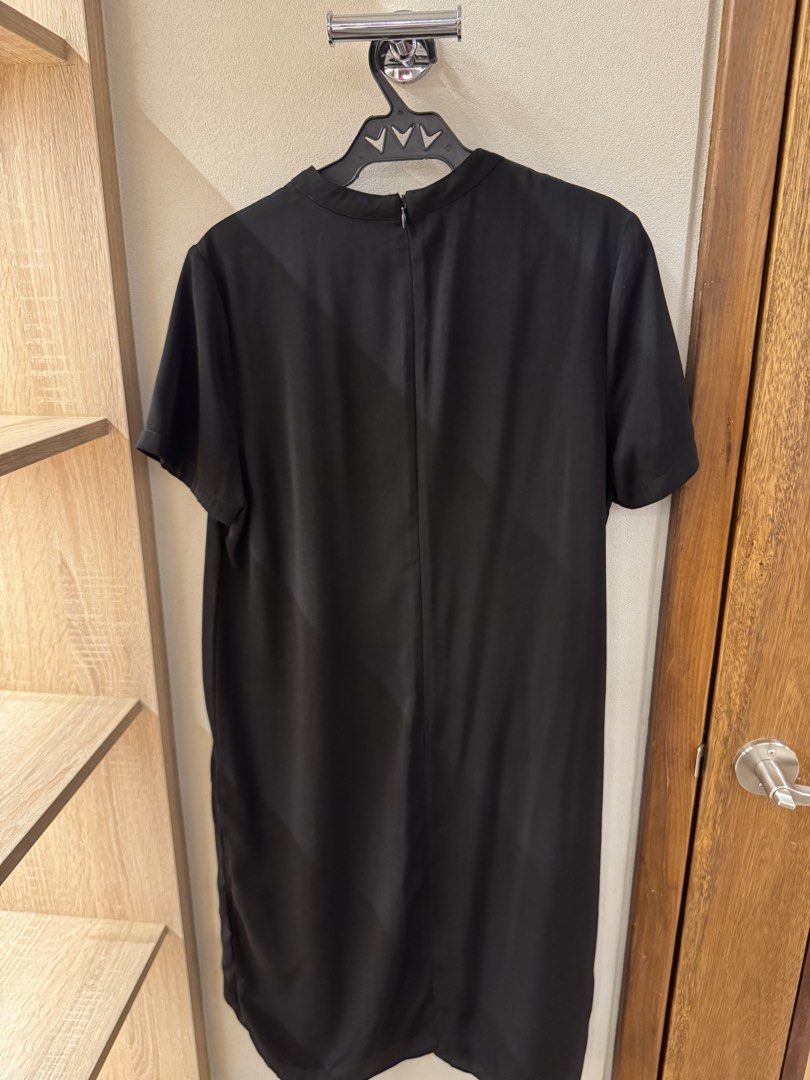 Forever 21 Black Dress (Category: Dresses) located in San Juan City. Submitted by outwithit (Listing ID 1439018221, Image 3). Description: Dm for more information -More pictures about the product -Close up pictures -Type of material RFS: Decluttering Can negotiate if buying 2 or more items Delivery fee will be shouldered by buyer .
