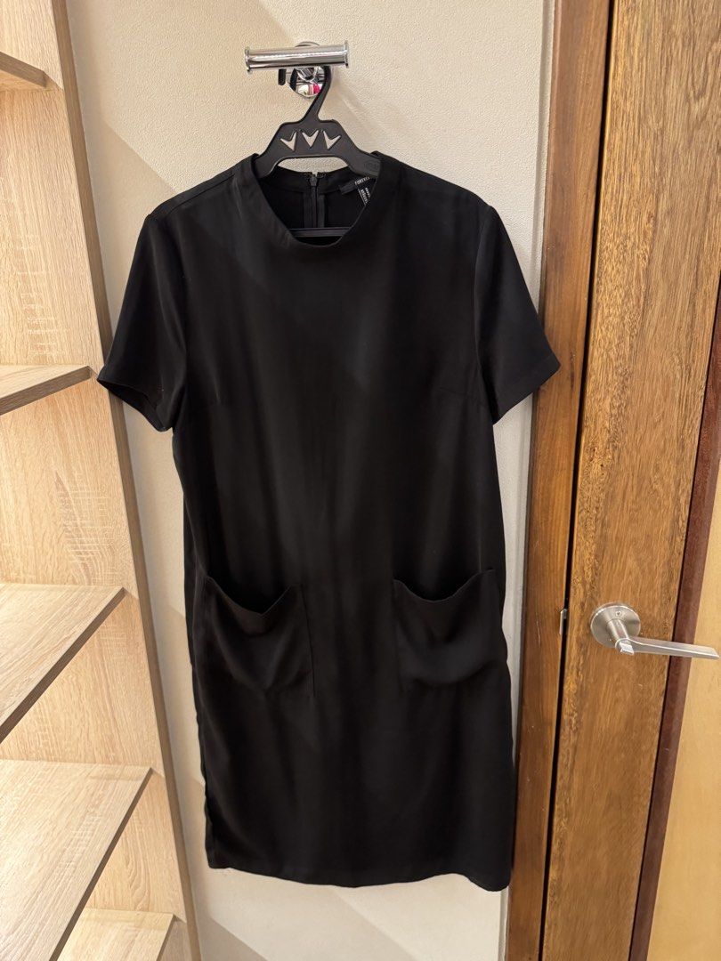 Forever 21 Black Dress (Category: Dresses) located in San Juan City. Submitted by outwithit (Listing ID 1439018221, Image 1). Description: Dm for more information -More pictures about the product -Close up pictures -Type of material RFS: Decluttering Can negotiate if buying 2 or more items Delivery fee will be shouldered by buyer .