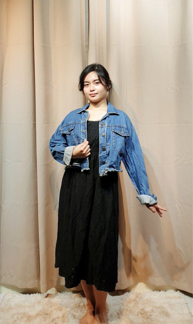 Forever 21 Denim Jacket semi crop- Medium to Semi-Large (Category: Coats, Jackets and Outerwear) located in Manila. Submitted by cerissago87647 (Listing ID 1439059909, Image 1). Description: - Original Forever 21 denim jacket-like new - Light blue color,semi crop - Size: Medium to semi-large - Classic denim style - Button-up front - Features pockets - Great for layering Gcash payment Loc:pasig city.