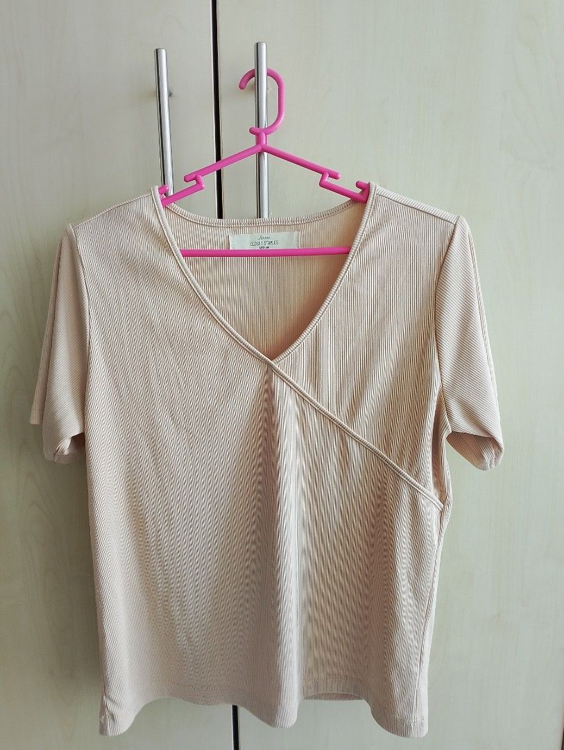ForMe Closet Essential (Category: Blouses) located in Quezon City. Submitted by marikamnl.crystal (Listing ID 1438977793, Image 1). Description: Size: Medium.