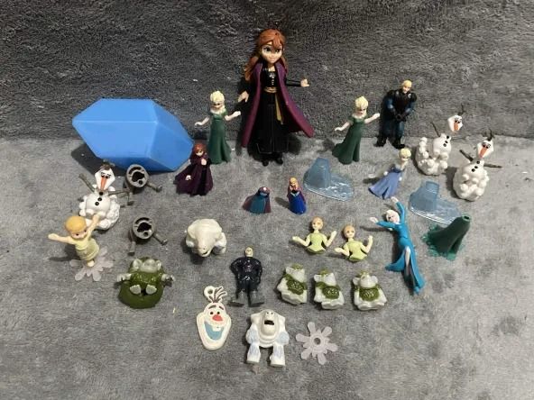 Frozen mini figures bundle take all bundle set (Category: Figurines & Statues) located in Valenzuela. Submitted by feur.u (Listing ID 1439029298, Image 1). Description: as is can be sold seperately.