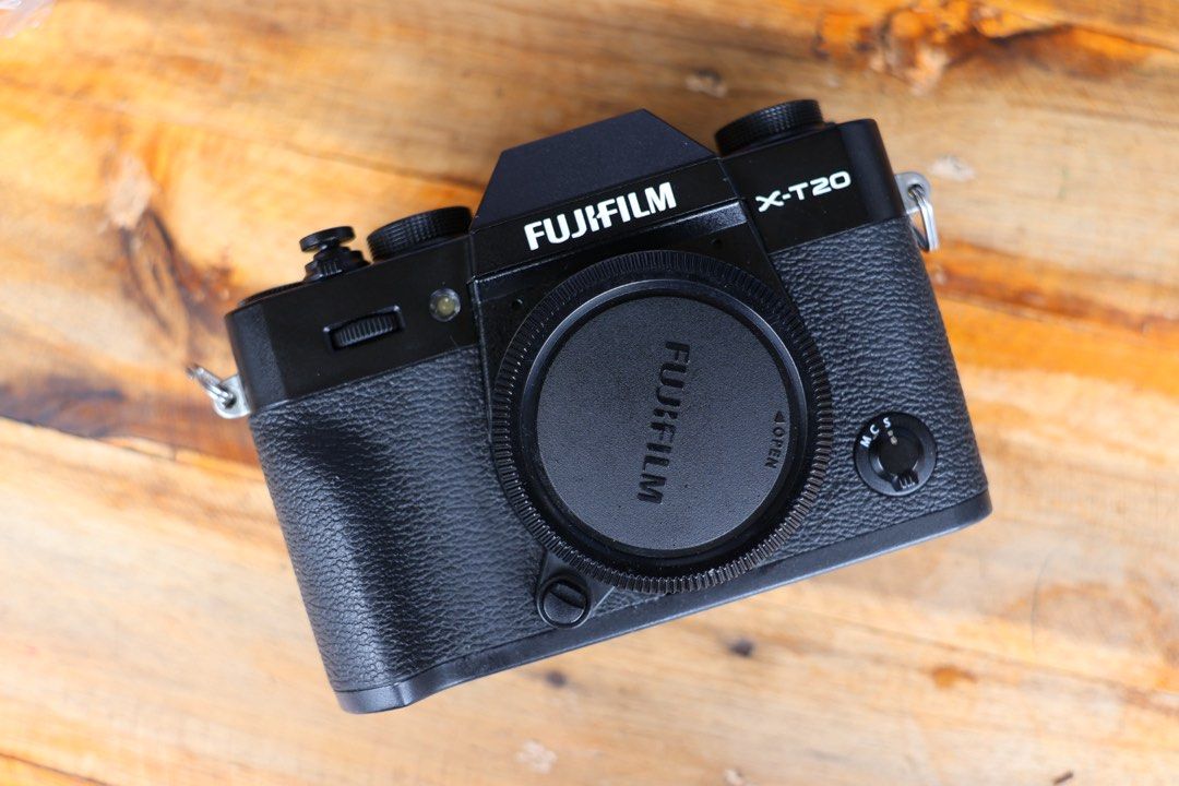 Fujifilm X-T20 Mirrorless Camera Pre-owned (Category: Cameras) located in Manila. Submitted by lenascamera (Listing ID 1438925127, Image 2). Description: NOTE: Sa dami po ng message na natatangap ko, naka hold napo ang Mga message hindi napo ako makapag reply pero na babasa ko kaya hanggat maari mag direct na kayo sa page ko sa facebook Lena’s camera para makareply ako agad salamat. Fujifilm X-T20 Mirrorless Camera Pre-owned Price: ₱38,500 Color: