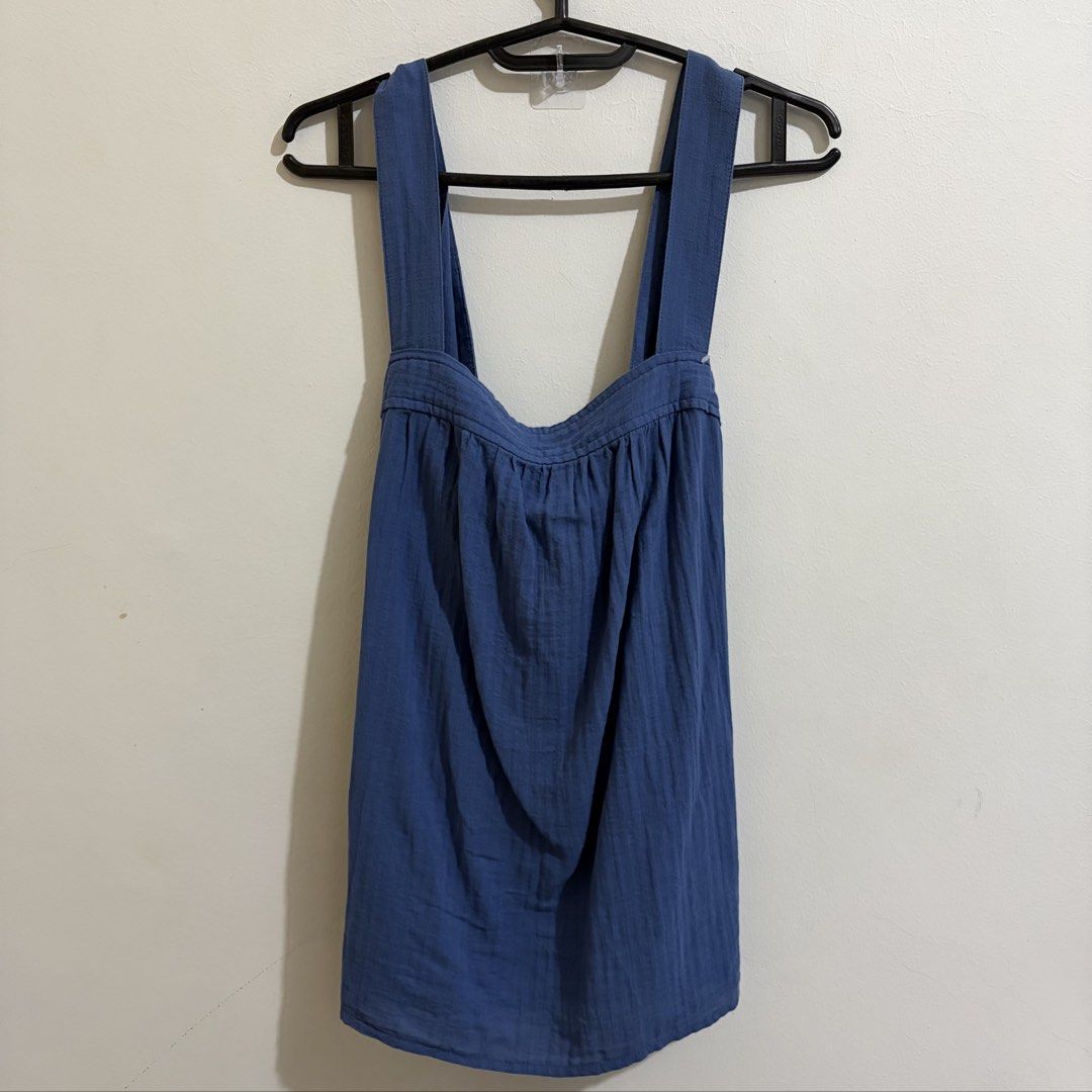 Gap Blue top (Category: Sleeveless) located in Cebu City. Submitted by elainedmd (Listing ID 1439019943, Image 1). Description: Good as new, best fits Small-Medium Size on tag: XS 📍Loc: Labangon, Cebu City 📌2 DAYS RESERVATION ONLY.