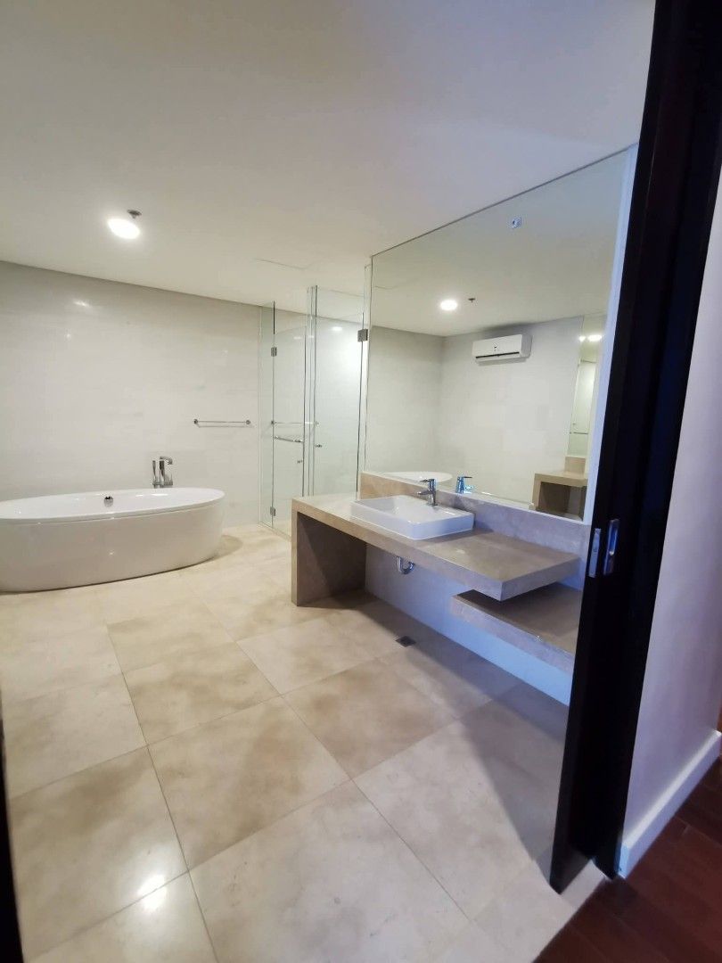 Grand Hyatt BGC for Lease (Category: Apartments & Condos) located in Quezon City. Submitted by justmyspace632 (Listing ID 1438932687, Image 2). Description: Grand Hyatt BGC for Lease 4BR Semi furnished, 407Sqm, Enclosed Dining area, 6 parking slots P500K + VAT #grandhyatt4brforlease #4brforleaseinbgc.