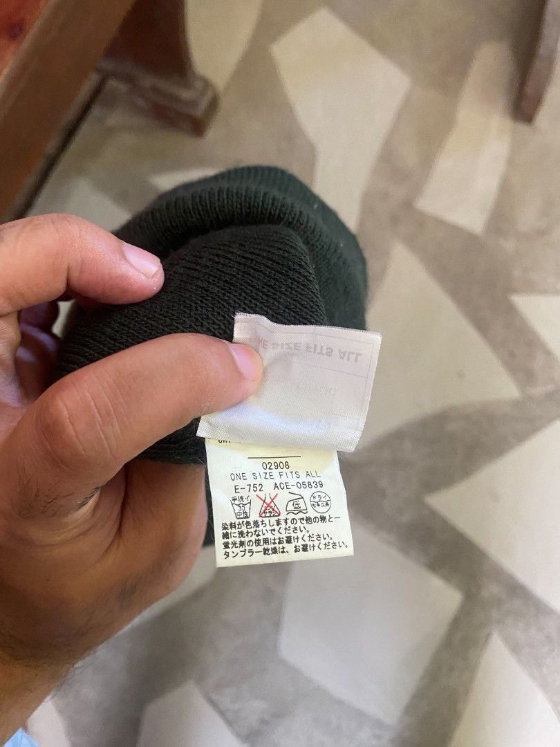 Green Carhartt watch beanie (Category: Beanies) located in Borongan. Submitted by trifthreal_24 (Listing ID 1438893386, Image 3). Description: Green Carhartt watch beanie excellent condition size 1 fits all color rate:9.5/10 no issue 550 plus sf.