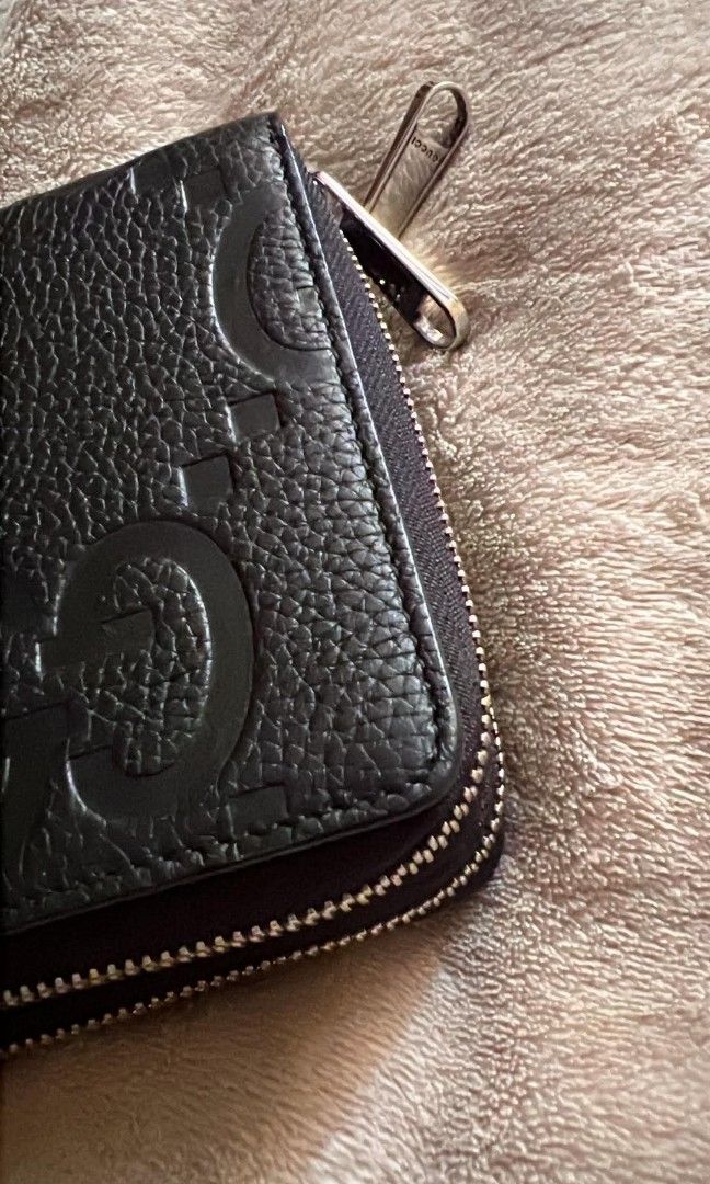 Gucci Jumbo GG Travel Document CASE AUTHENTIC GAURANTEE 💯 (Category: Luxury Bags & Wallets) located in Las Pinas. Submitted by outerwearsmanila (Listing ID 1438977106, Image 2). Description: Gucci Jumbo GG Travel Document Case. This Gucci Black Jumbo GG Travel Document Case is a chic way to organize all your important essentials like your phone, bills, passport, and credit cards. It features durable GG embossed pebbled leather and dual zip aroun