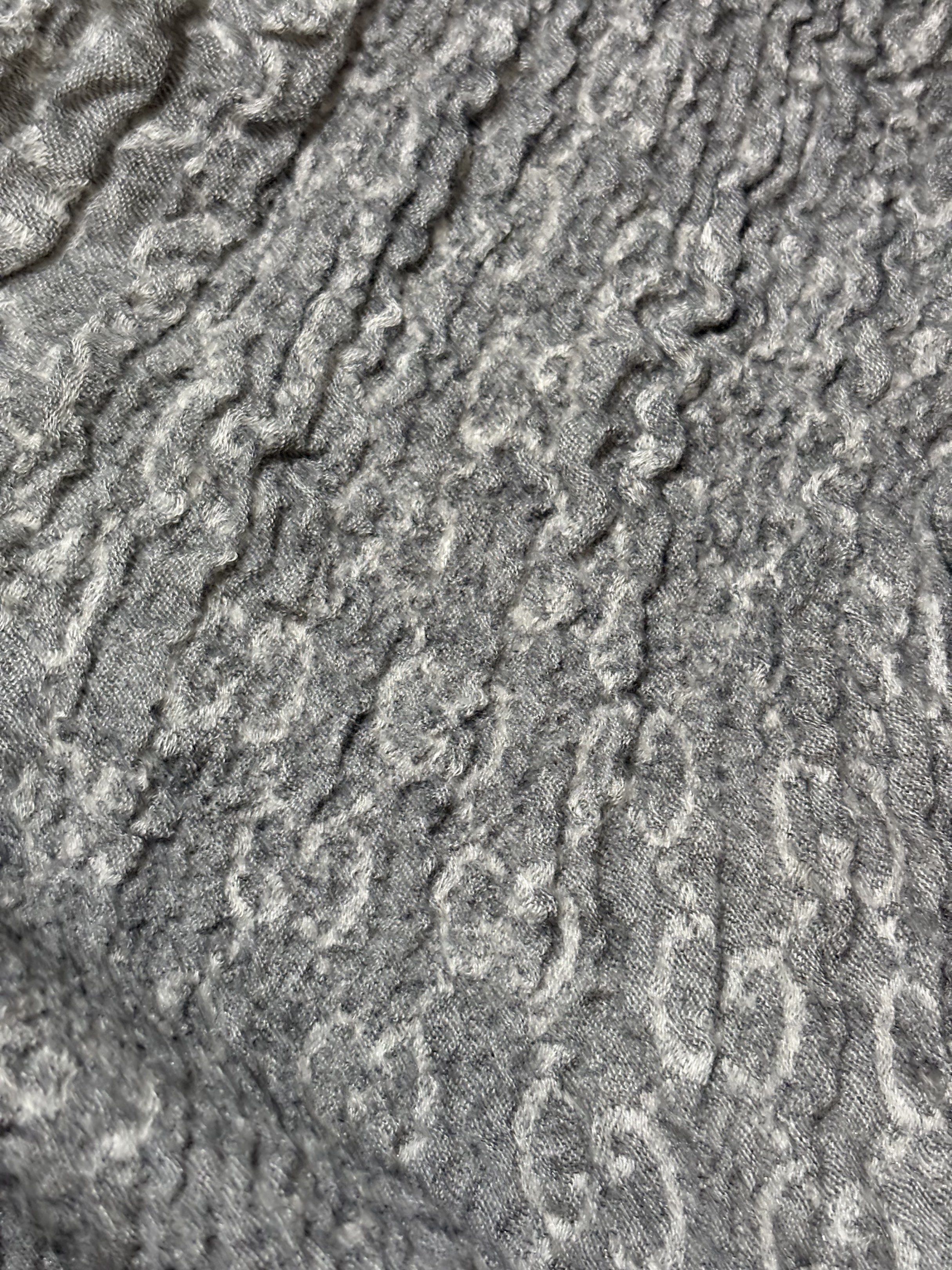 Gucci Wrinkled Scarf (Category: Luxury Accessories) located in Naga. Submitted by sislovesme (Listing ID 1439013582, Image 2). Description: •8.5/10 Condition •Sign Of Wear •OS .