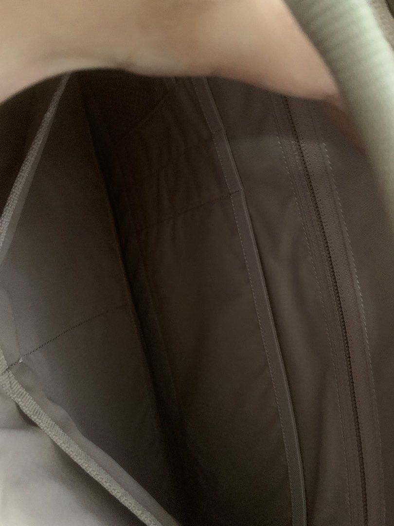 Herschel Bowen Duffle Tech - Ash Rose Tonal (Category: Cross-body Bags) located in Manila. Submitted by everythingisbranded_ (Listing ID 1438952754, Image 2). Description: - Herschel Bowen Duffle Tech - Color: Ash Rose Tonal - Condition: New and unused - Features: - Main compartment - Multiple internal pockets - Zippered front pocket - Includes: - Top handle - Shoulder strap - Herschel zipper pull.