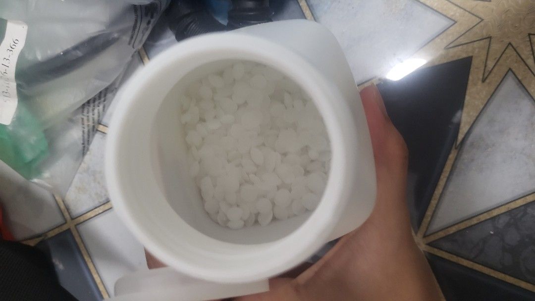 HIMEDIA Sodium Hydroxide AR 500g (Category: Construction Tools & Equipment) located in Cebu City. Submitted by rainy_scissors (Listing ID 1438914929, Image 3). Description: - HIMEDIA Sodium Hydroxide AR, 500g - Comes in a white container with a blue cap - Product Code: GRM447-500G - Contains white, granular solids (pellets) - Sourced from The Lab Store - about ¼-½ remaining, bought for 1098 pesos Price Negotiable RFS: NO longer needed..