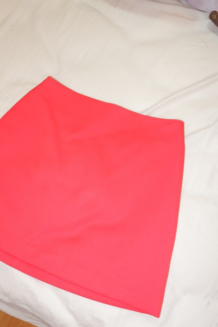 H&M Red Skirt - Size 6 (Category: Skirts) located in Las Pinas. Submitted by ailasem (Listing ID 1439034258, Image 1). Description: - H&M red skirt - Size: EUR 36, US 6, CA 6, CN 160/72A - Classic, simple design - Zipper and button closure - Smooth, woven fabric - Adds a pop of color.