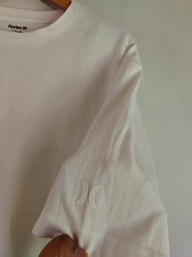 Hurley White T-shirt (Category: Tshirts & Polo Shirts ) located in Tacloban City. Submitted by thrift500waray (Listing ID 1438926814, Image 3). Description: - Hurley white T-shirt - Size: L - Features Hurley logo on sleeve and neck - Crew neck - Short sleeves - Solid white color - Made in China.