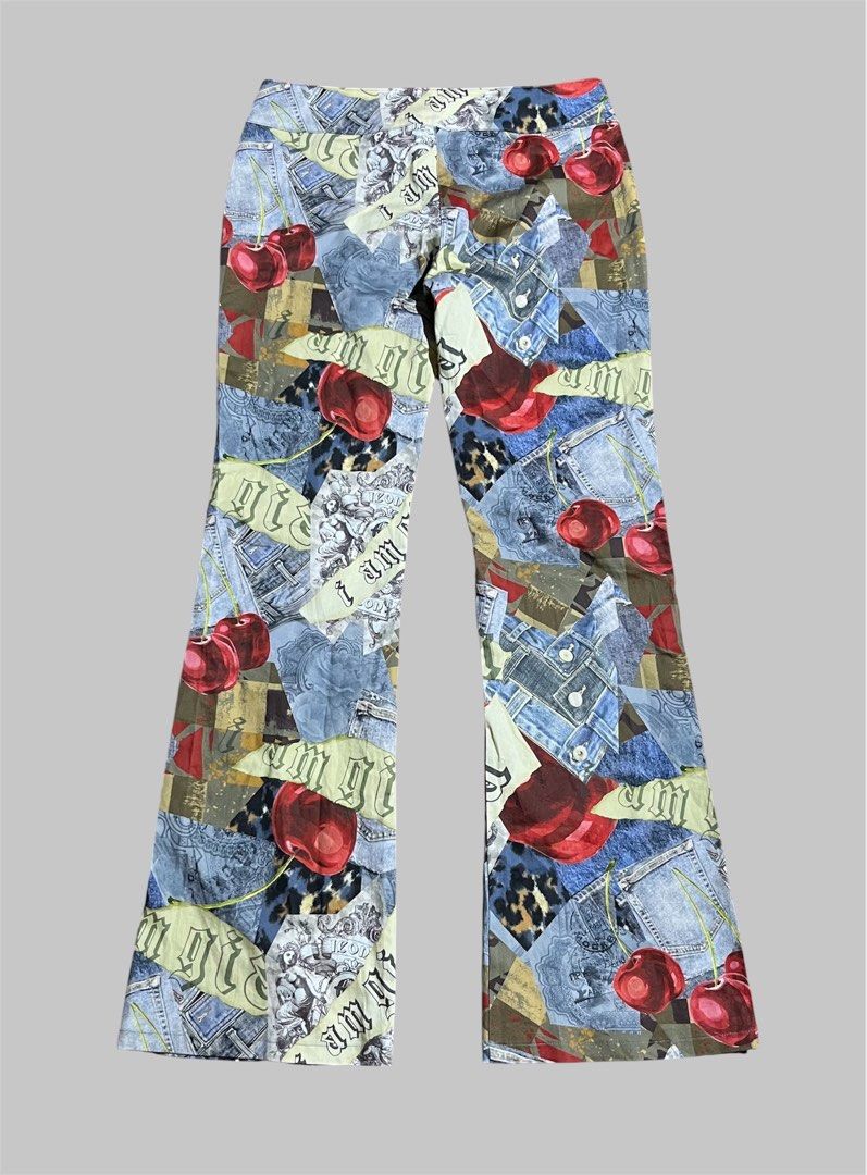 I AM GIA FLARE PANTS (Category: Coats, Jackets and Outerwear) located in Cebu City. Submitted by ubec_ph (Listing ID 1439027327, Image 2). Description: I AM GIA FLARE PANTS Good as new condition No issue Size W 32-34 L 44 Hem 11 Price: 1,000 Location: Cebu City Mop: Gcash Courier: J & T.