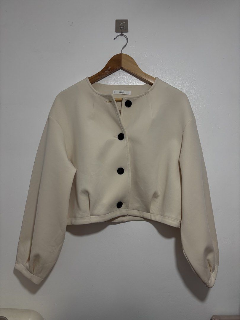 IEDIT Cream Cropped Jacket (Category: Coats, Jackets and Outerwear) located in Silang. Submitted by izzysellss (Listing ID 1439020198, Image 1). Description: - IEDIT cream-colored cropped jacket - Size M - Round neckline - Black buttons - Long sleeves with gathered cuffs - Material: 95% polyester, 5% polyurethane - Clean and simple design.