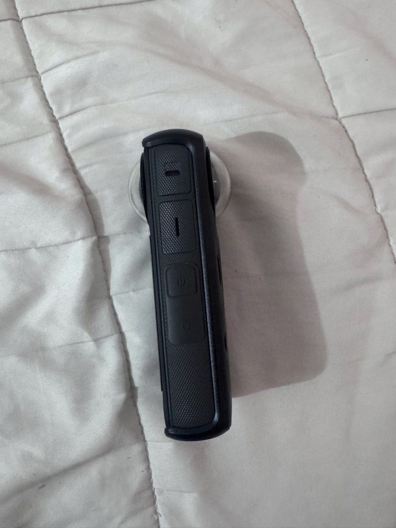 Insta360 X4 360 Action Cam (Category: Cameras) located in Las Pinas. Submitted by _potatoee (Listing ID 1438969675, Image 3). Description: Insta360 X4 360-degree action camera Captures immersive 360-degree footage - Includes essential accessories: - 256 gb memory card - 114 cm Selfie stick - Protective case with lens cloth - Motorcycle clamp - Extra battery - Charging cable - Screen protector - Protective pouch - Comes with the original box.