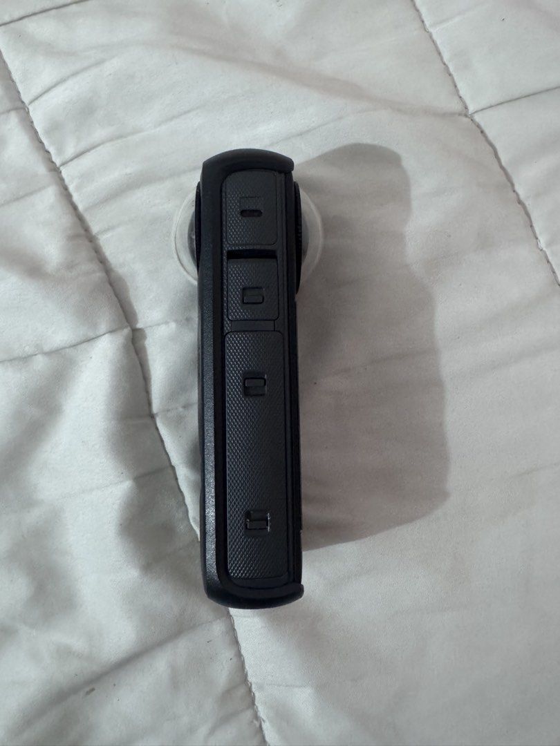 Insta360 X4 360 Action Cam (Category: Cameras) located in Las Pinas. Submitted by _potatoee (Listing ID 1438969675, Image 2). Description: Insta360 X4 360-degree action camera Captures immersive 360-degree footage - Includes essential accessories: - 256 gb memory card - 114 cm Selfie stick - Protective case with lens cloth - Motorcycle clamp - Extra battery - Charging cable - Screen protector - Protective pouch - Comes with the original box.