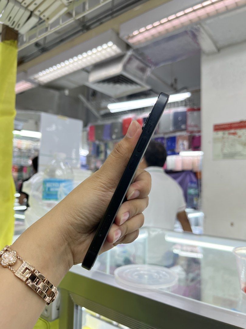 iPhone 15 128GB Factory Unlock No Issue Secondhand (Category: iPhone 15 Series) located in Pasig City. Submitted by FarAndRayShop (Listing ID 1438921117, Image 3). Description: OPEN FOR SWAP/SELLING/BUYING (RFS: Buy and Sell) Price: 26,499 iPhone 15 128GB •FACTORY UNLOCK •NO HIDDEN ISSUES •TEST TO SAWA •Authentic Phone Physical store in Greenhills Shopping Center XD-07 Stall Number Look For Rayray Or Anika NO CASH INSTALLMENT We are open also for
