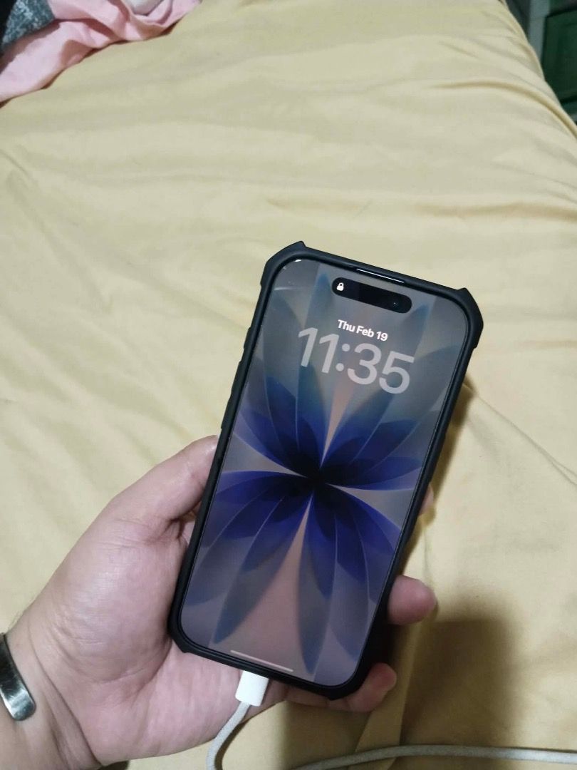IPhone 17 (Category: iPhone 17 Series) located in Caloocan City. Submitted by swiftdog.487c56 (Listing ID 1438916002, Image 3). Description: iphone 17 Mist Blue 256 GB 94% Battery Cc 436 with box and case Bought at Power Mac with receipt .