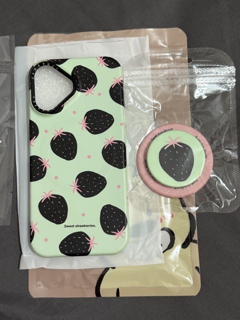 Iphone 17 case (Category: Other Accessories) located in Quezon City. Submitted by dertorr (Listing ID 1439003042, Image 3). Description: Comes with magnetic phone holder. Rfs: purchased wrong unit.