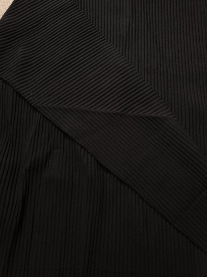 Issey miyake me longsleeve (Category: Tshirts & Polo Shirts ) located in Apalit. Submitted by _doer (Listing ID 1438892647, Image 2). Description: Dimension 26 inches width 26 inches length No flaws 5000 or best offer.