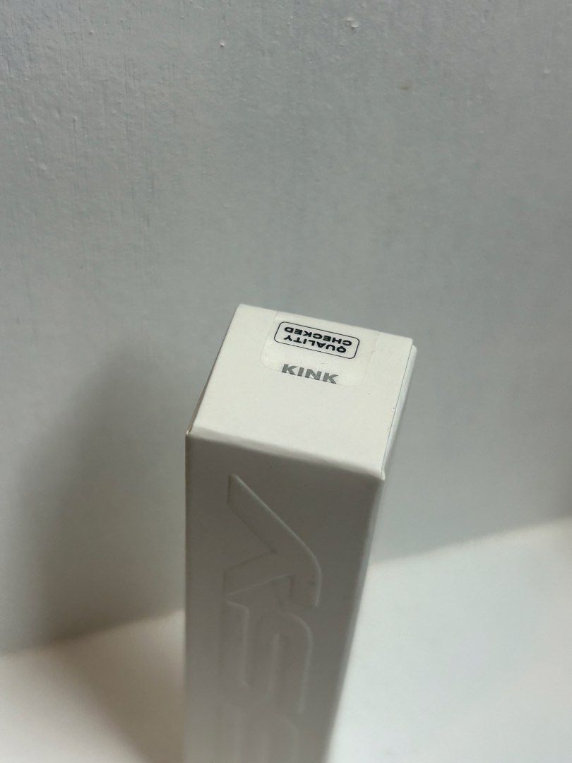 Issy Gelee Moisturizing Lip Tint (Category: Makeup) located in Manila. Submitted by thecl0setclub (Listing ID 1438963372, Image 2). Description: - Shade: Kink - Swatched only rfs: - not my shade Buyer may request for more pics 🫰🏻 .