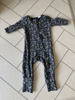 (Category: ) located in . Submitted by wardrobexx (Listing ID 1438881139, Image 1). Description: .