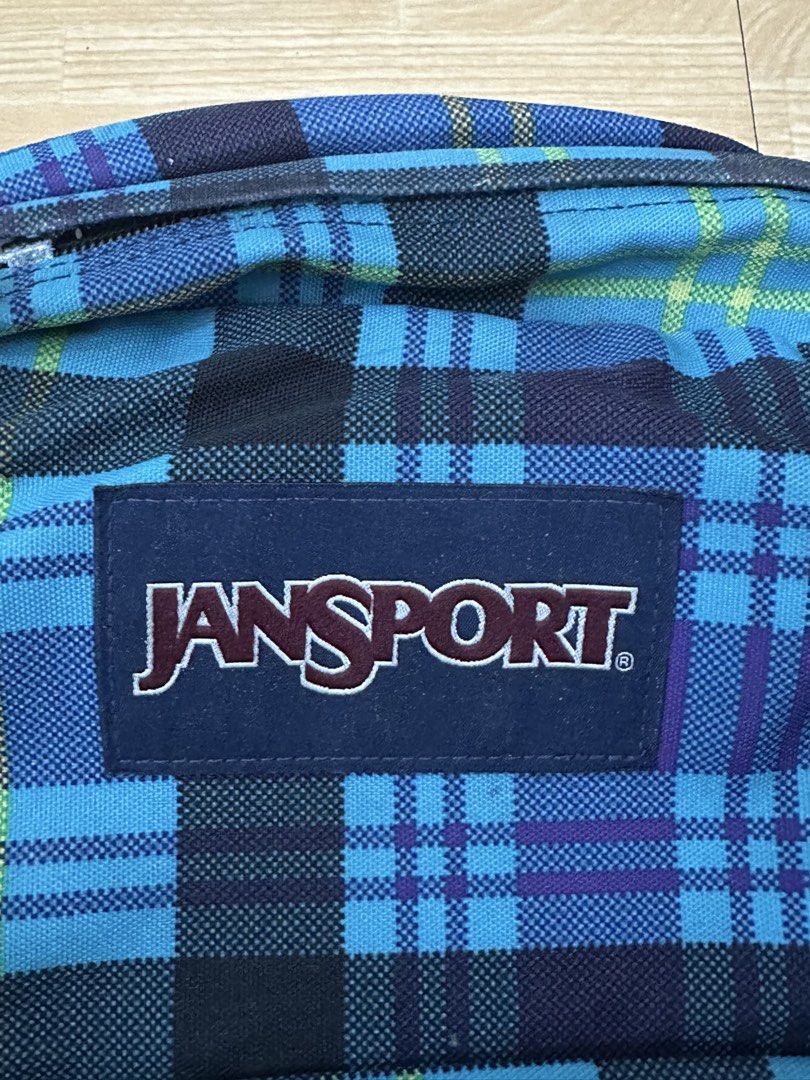 Jansport Backpack (Category: Backpacks) located in Lucena. Submitted by deklutter (Listing ID 1438906403, Image 2). Description: Jansport Bag ✅ 17 inches length ✅14 inches width ✅Good Condition ✅School Bag / Day trip bag ✅Needs Washing ✅negotiable J&T.