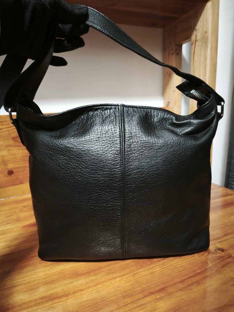 Japan leather crossbody bag (Category: Shoulder Bags) located in Baguio. Submitted by queenlyne_vintage_rare_finds (Listing ID 1439014631, Image 2). Description: .