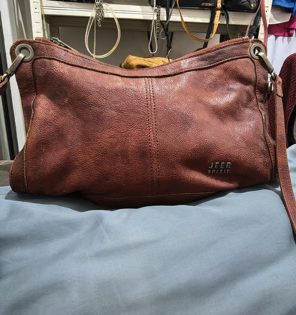 Jeep Spirit Leather bag (Category: Luxury Bags & Wallets) located in Cagayan de Oro. Submitted by tommygurl1218 (Listing ID 1438930185, Image 1). Description: - Genuine Jeep Spirit leather sling / crossbody bag - Metal hardware - Main compartment with stitched design - Jeep Spirit logo visible.