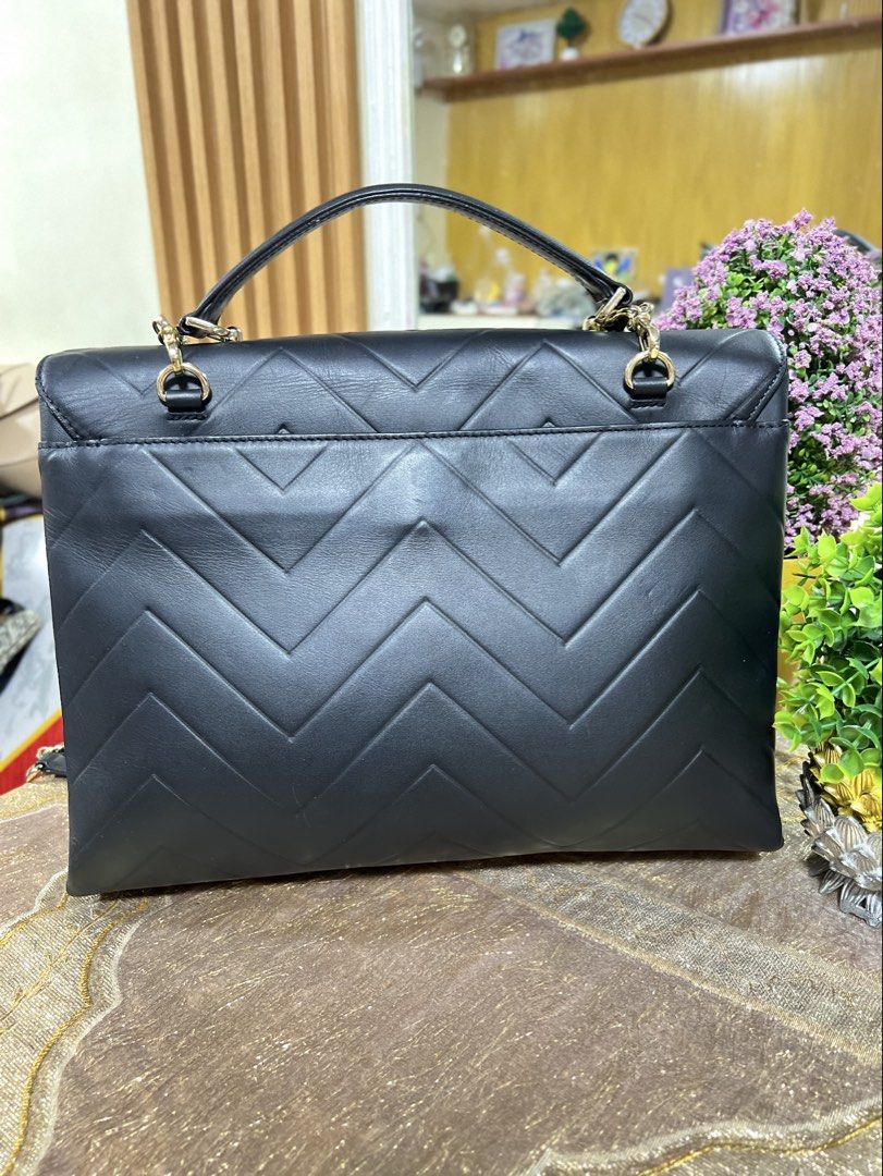 j.estina QUILTED LEATHER CHAIN SATCHEL (Category: Luxury Bags & Wallets) located in Lapu Lapu. Submitted by glamorouslybeautiful8.0 (Listing ID 1438974555, Image 3). Description: ☘️👜♥️J • ESTINA quilted leather chain satchel PreL🌸ved whooaahhh elegant, spacious and gorgeous piece‼️‼️🍃 Perfect for office/school med to Large (LwH: 13x4x10inches) interior: 3 compartments exterior: compartment YKK zippers magnetic closure gold tone hardwares genui