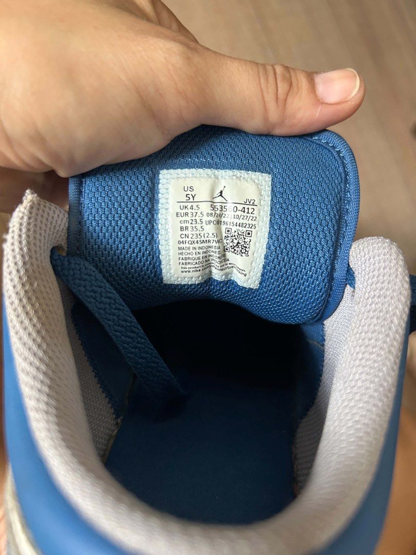 Jordan Air Low Top Sneakers (Category: Sneakers) located in Cavite. Submitted by rwyanewade39874 (Listing ID 1438945773, Image 2). Description: - Jordan Air low top sneakers - Color: Blue and white - Size: 5Y EUR37.5 - Interior: Grey - Condition: Good - Sole wear present - Blue laces - Iconic Jordan logo on tongue.