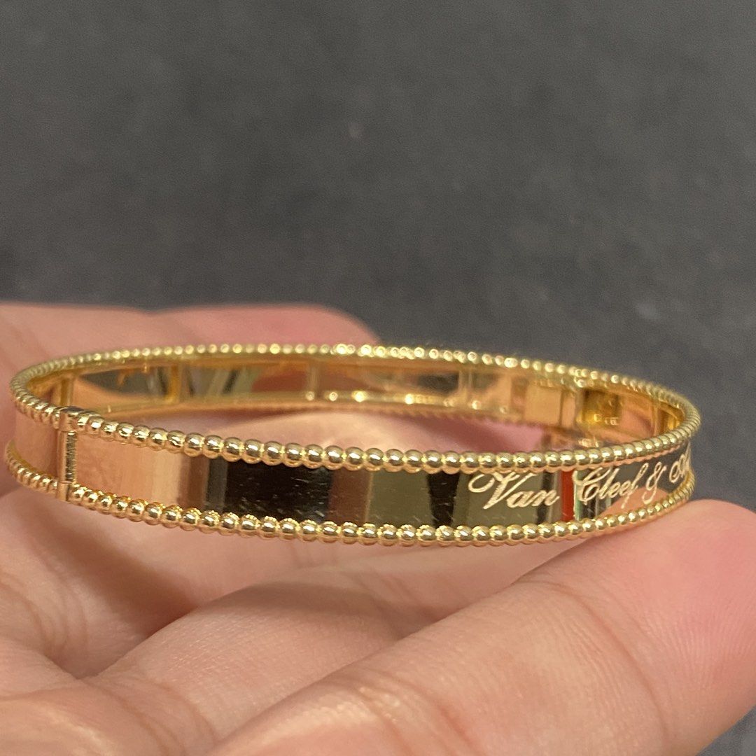 K18 Japan 18K Bangle Inspired Perlee (Category: Bracelets) located in Manila. Submitted by kristindlopez (Listing ID 1438888404, Image 1). Description: Bnew Japan K18 18Karat Gold Yellow Gold 16cm Est. 10.41 7800/gram Fixed price no more haggling Personal collection RFS: Not using Meet up: Ayala Circuit Makati or within Sta. Ana Manila.