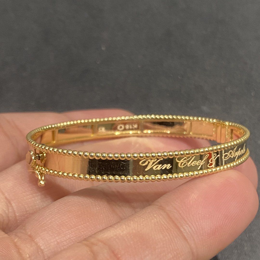 K18 Japan 18K Bangle Inspired Perlee (Category: Bracelets) located in Manila. Submitted by kristindlopez (Listing ID 1438888404, Image 3). Description: Bnew Japan K18 18Karat Gold Yellow Gold 16cm Est. 10.41 7800/gram Fixed price no more haggling Personal collection RFS: Not using Meet up: Ayala Circuit Makati or within Sta. Ana Manila.