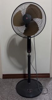 (Category: ) located in . Submitted by yuenhee11 (Listing ID 1438885071, Image 1). Description: .