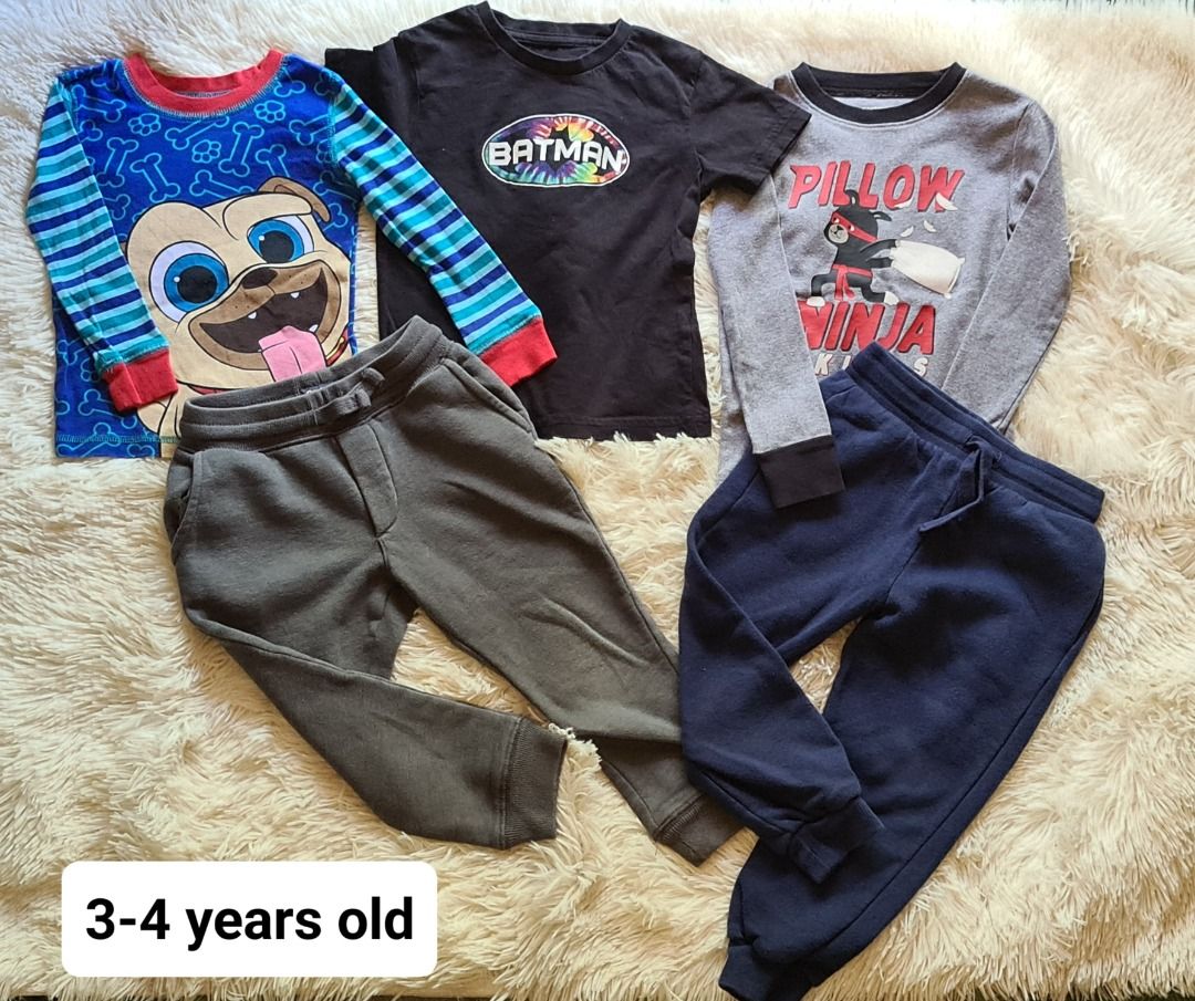 Kids' Clothes Set - 3-4 Years Old (Category: Babies & Kids Fashion) located in Caloocan City. Submitted by shervy08 (Listing ID 1439066666, Image 1). Description: - Blue puppy long-sleeved shirt - Black Batman t-shirt - Gray Pillow Ninja long-sleeved shirt - Gray sweatpants - Navy blue sweatpants - Suitable for children aged 3-4 years old - Perfect for everyday wear or playdates.