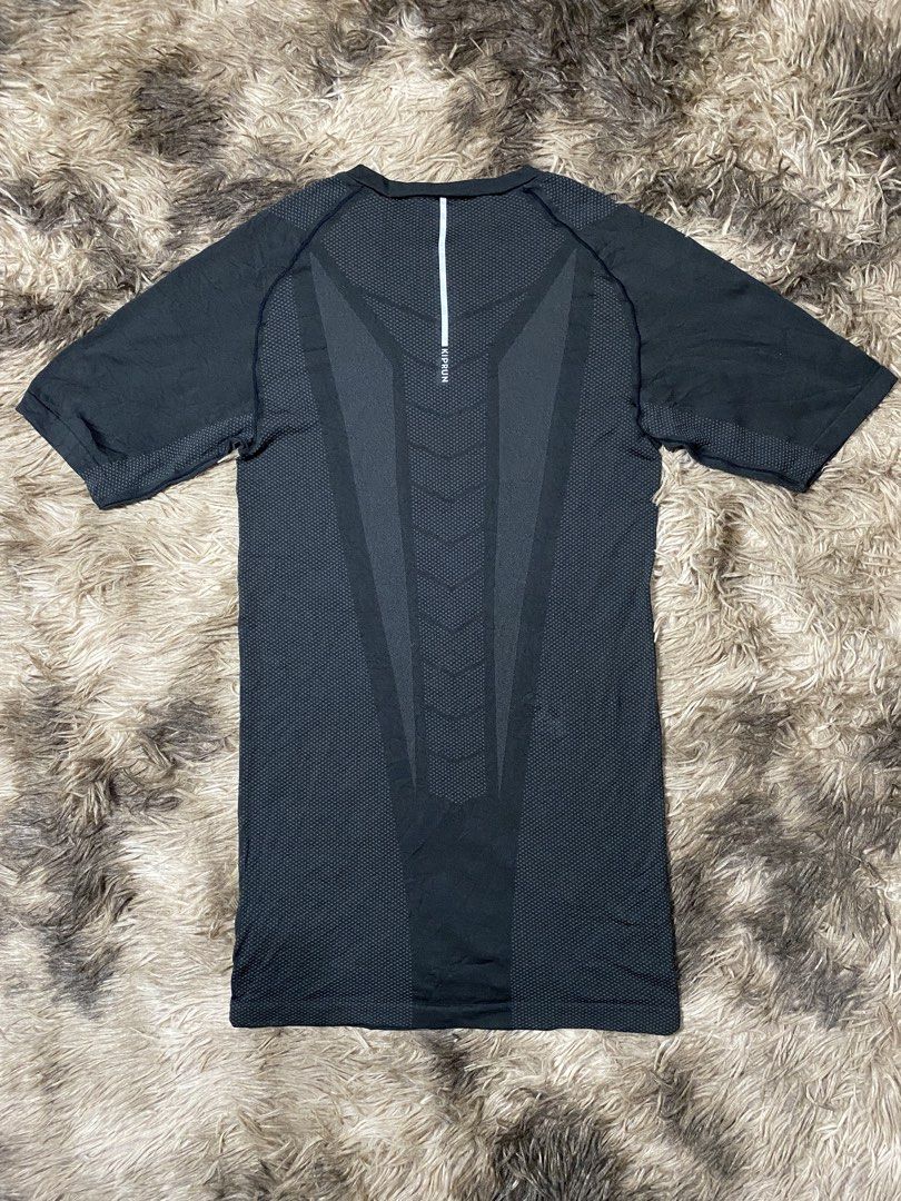Kiprun Decathlon Running Shirt (Category: Activewear) located in General Santos City (Dadiangas). Submitted by killcloa2368358 (Listing ID 1438999824, Image 3). Description: - Decathlon Kiprun running shirt - Sleek, dark design - Short sleeves - Crew neck - Textured pattern - Features Kiprun logo - Includes Decathlon logo - Made of breathable, athletic material.