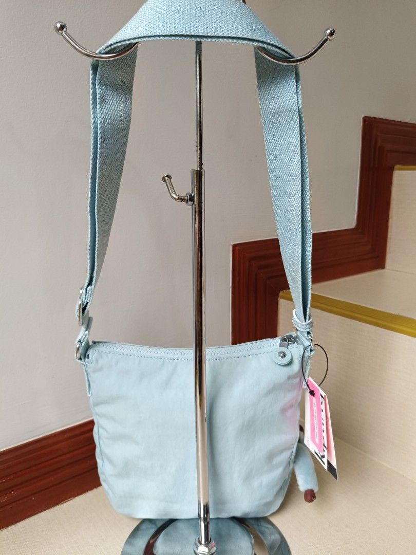 KP LNG #Libbie Crossbody Bag (Category: Cross-body Bags) located in Lapu Lapu. Submitted by brandsforless00 (Listing ID 1438891136, Image 3). Description: Orig Price: ₱2799 -Adjustable Strap -Water Resistant -Exterior: Nylon / Interior: Polyester -Dimensions:8.5''L x 8.5''H x 2.25''D -Front zip pocket -Internal zip/slip pocket -Monkey keychain ✔️🇺🇲 bought, Guaranteed Authentic ✔️Cheaper Compare to Mall price.