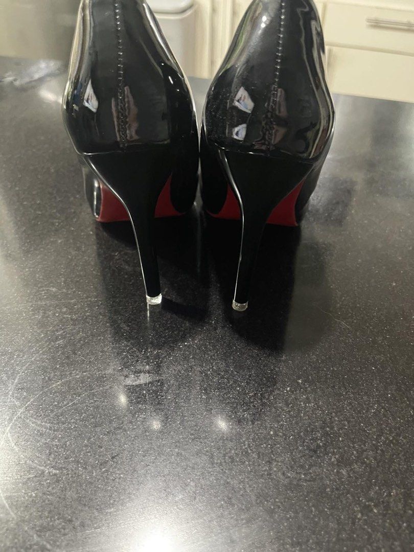 Leather Pointed Heels (Category: Heels) located in Quezon City. Submitted by stuffamania (Listing ID 1439038017, Image 3). Description: - leather heels( artificial) - Pointed toe - Clear heel 3 inches - Red sole - Perfect for special occasions -with box -bnew .